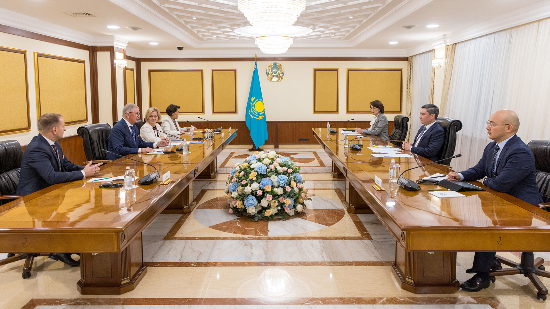 ۇكىمەتتە ءدارى-دارمەك ءوندىرىسىن كەڭەيتۋ جوباسى تالقىلاندى