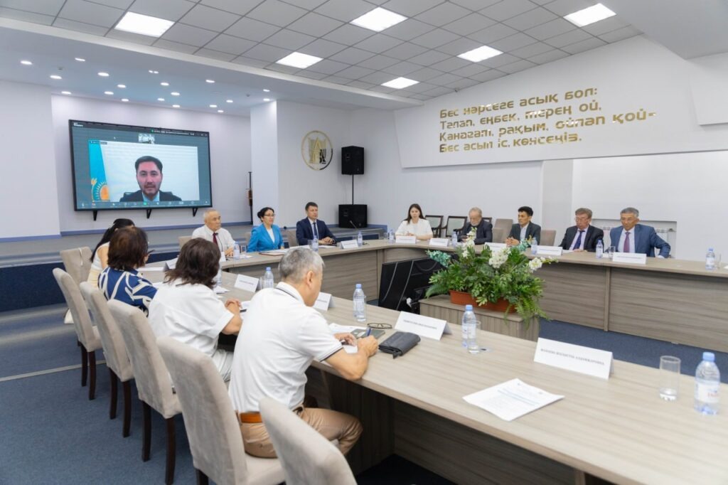 سەمەيدە ۇلتتىق قۇرىلتاي شەشىمدەرى تالقىلاندى