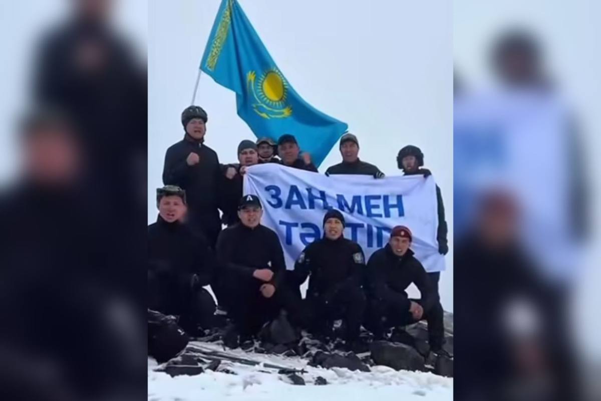 4 120 مەتر شىڭعا تۋ تىكتى