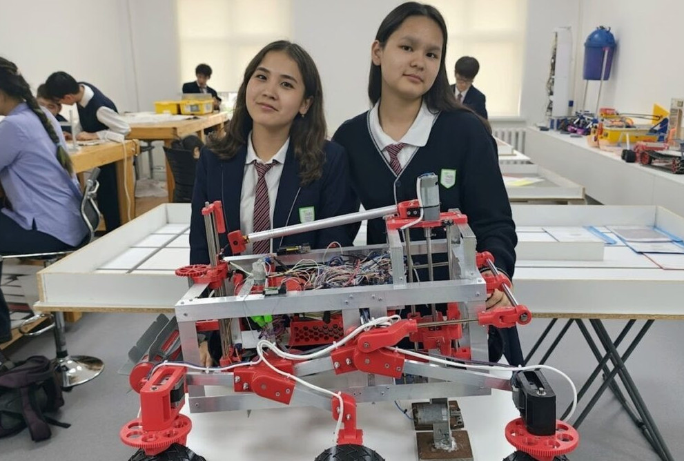 مارسقا ۇمتىلعان زەرتتەۋشى قىزدار