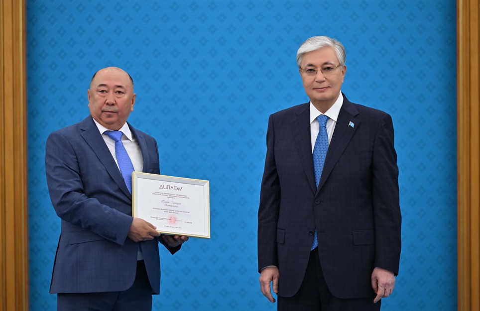 اقپارات سالاسىنىڭ وكىلدەرى ماراپاتتالدى