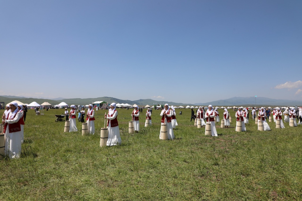 قارقاراداعى قىمىزمۇرىندىق