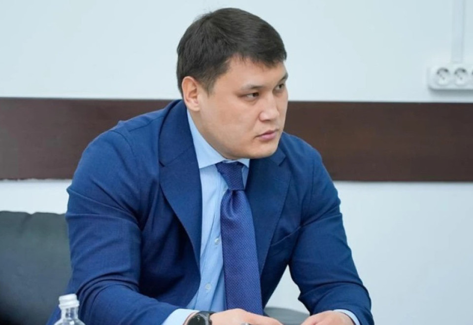 رۋسلان بەردەنوۆ «Respublica» پارتياسىنىڭ تەڭ توراعاسى قىزمەتىنەن كەتتى