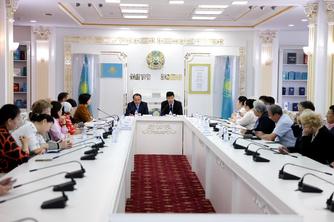 «ادامزاتتىڭ ءبارىن ءسۇي...»