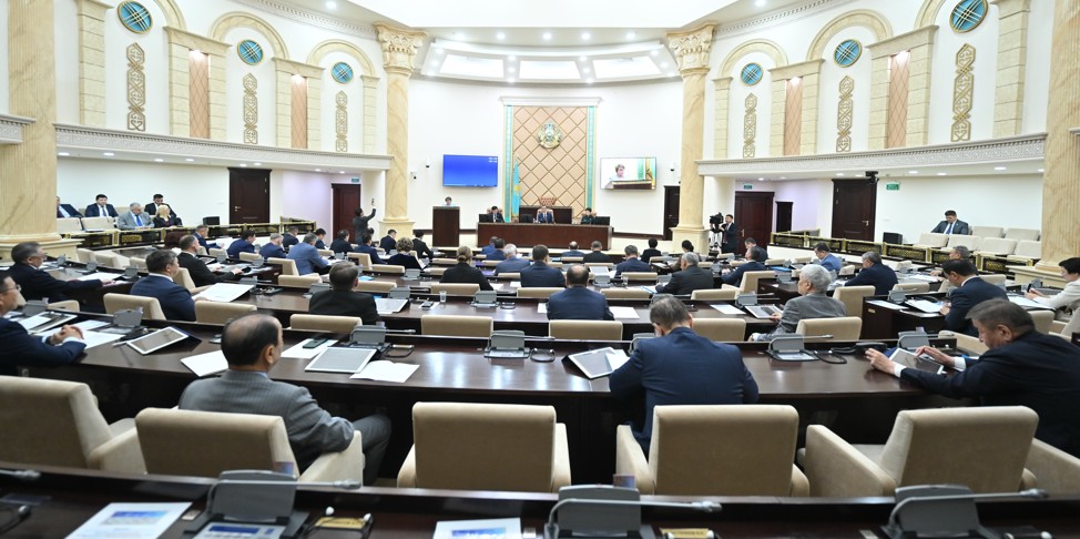 سەنات سەسسيا جۇمىسىن قورىتىندىلادى