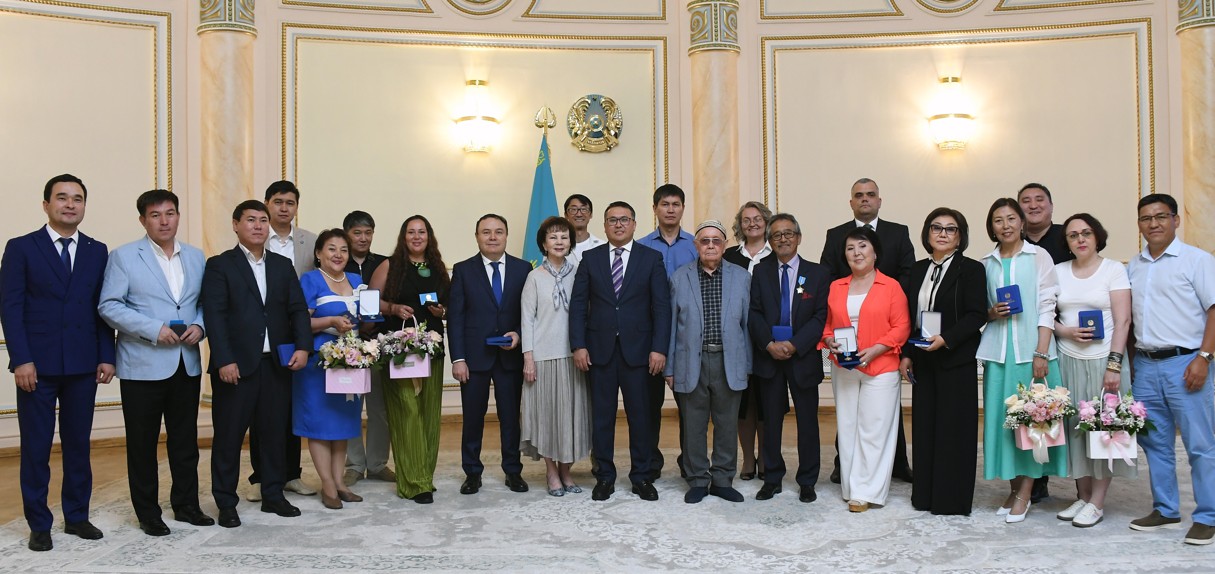 مەملەكەتتىك ناگرادالار تابىستالدى