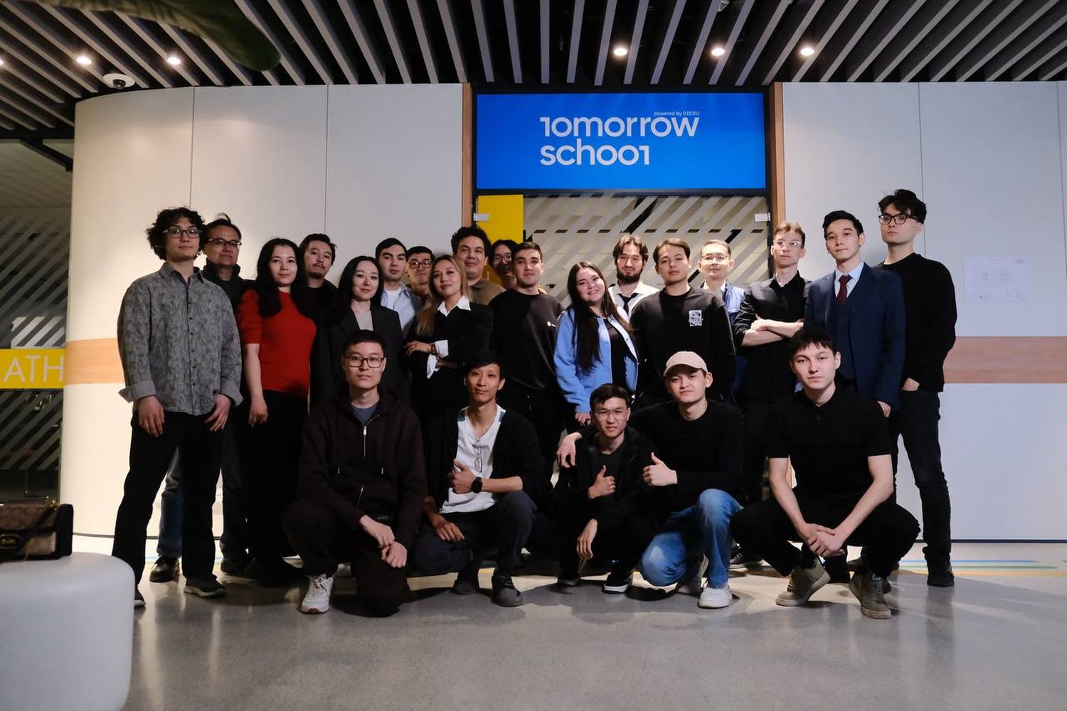 Tomorrow School: بولاشاققا جول اشقان مەكتەپ