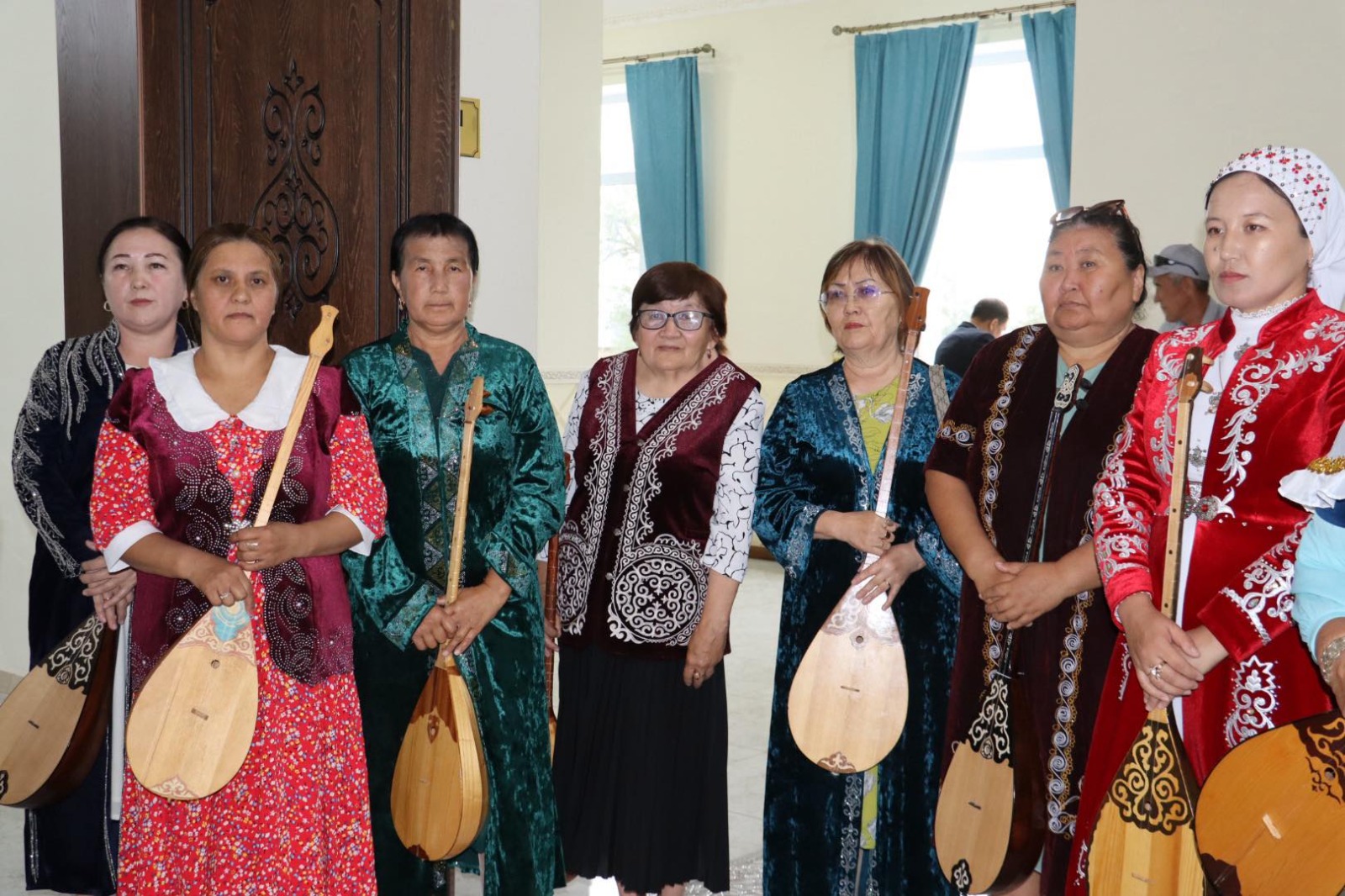 قاراتوبەدە اۋەسقوي دومبىراشىلار بايقاۋى ءوتتى