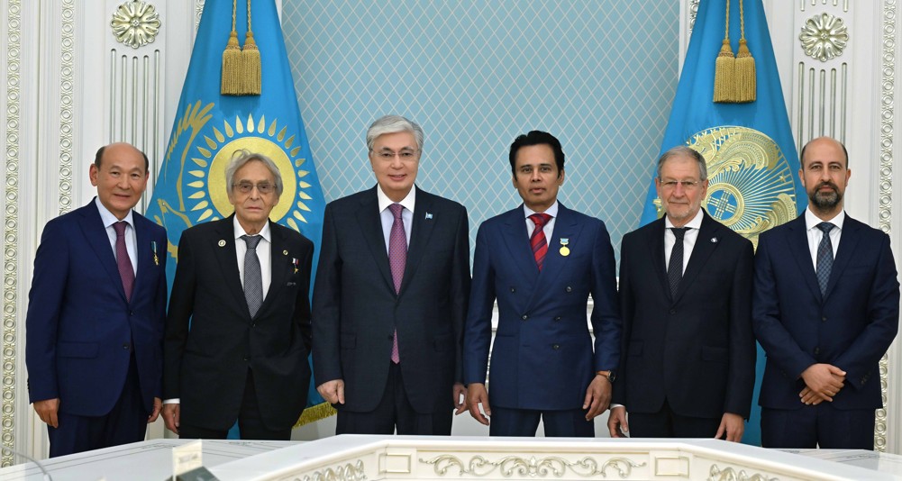 پرەزيدەنت الەمدىك نەيروحيرۋرگيا وكىلدەرىمەن كەزدەستى