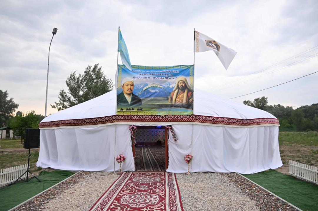 اباي تويىنا تىگىلگەن اقشاڭقان ءۇي