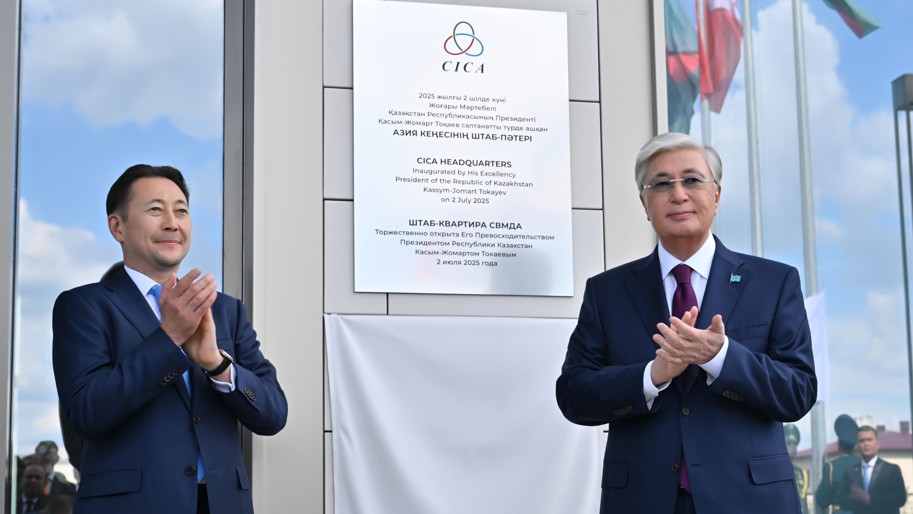 مەملەكەت باسشىسى اوسشك شتاب-پاتەرىنە باردى