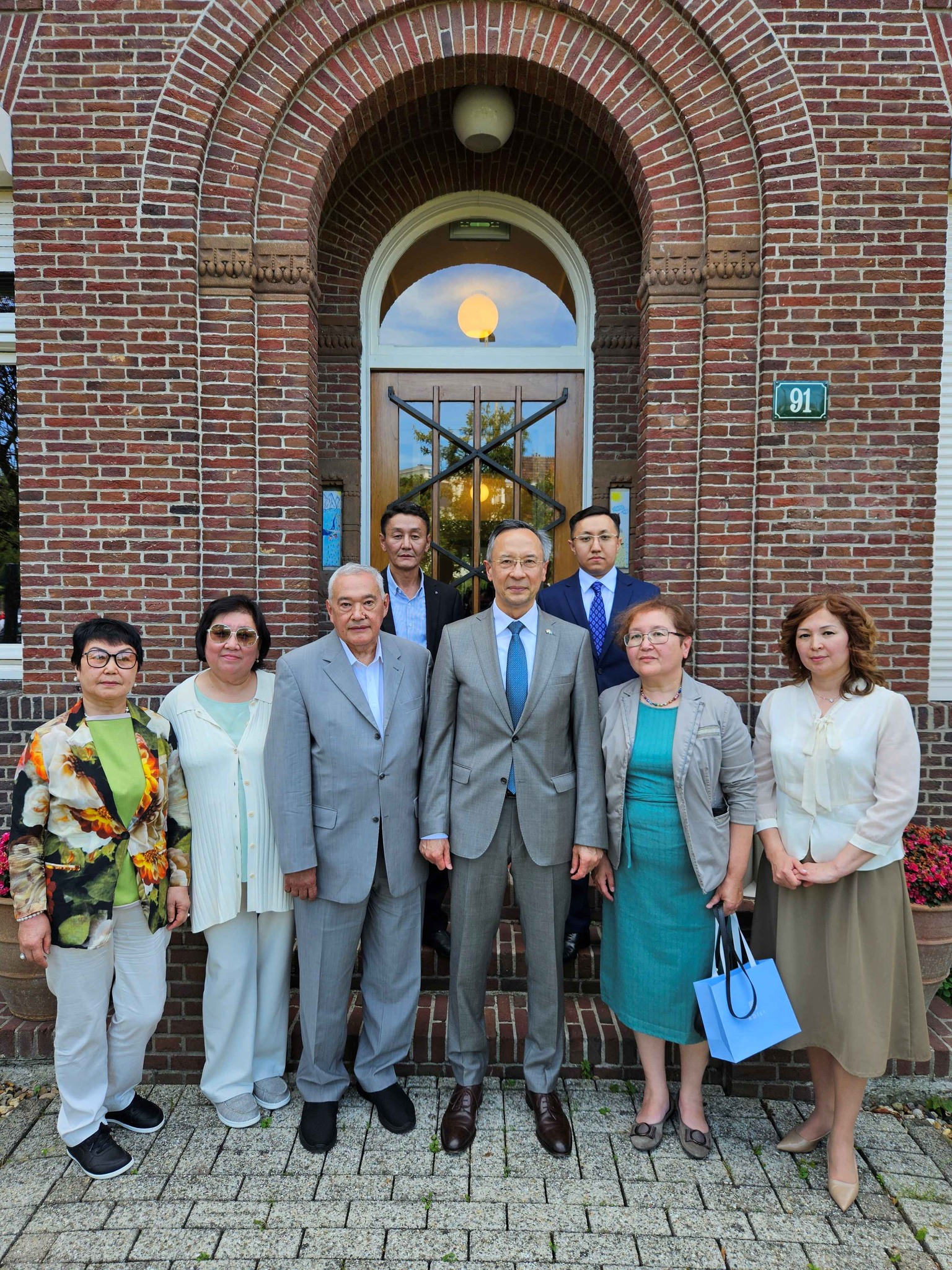 اۋەزوۆ شىعارماشىلىعى  ۇلىقتالدى