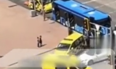 استانادا جولاۋشىلار اۆتوبۋسى اپاتقا ۇشىرادى