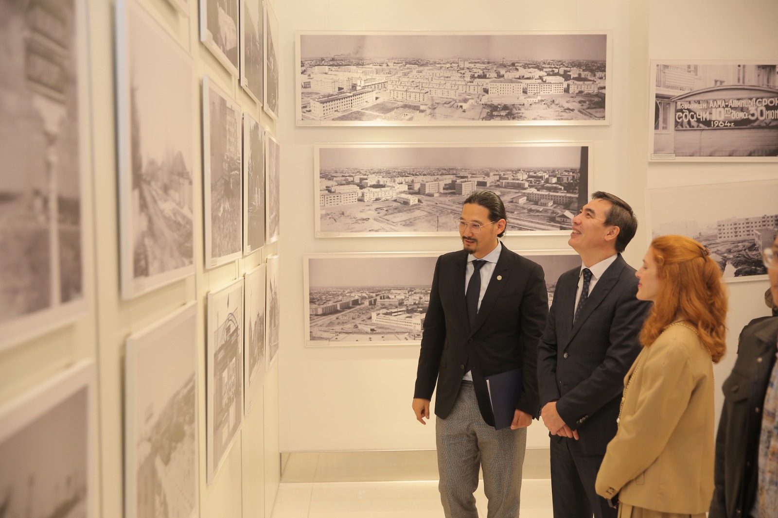 وتكەن كۇندە بەلگى بار