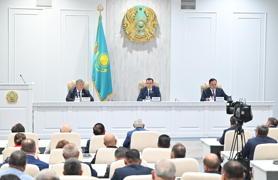 سەنات توراعاسى جامبىل جۇرتشىلىعىمەن كەزدەستى