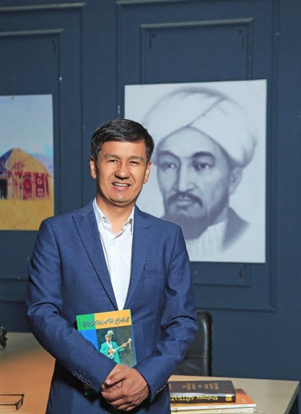 شەجىرە سويلەپ, قوڭىر ءۇن كۇمبىرلەيدى