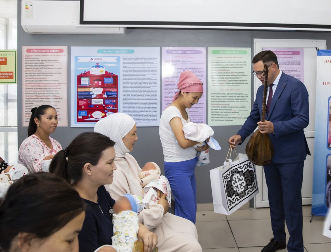 سابيلەرگە دومبىرا سىيلادى