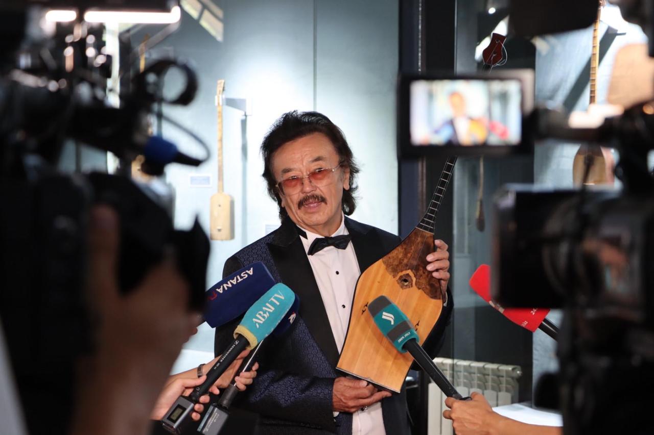 تانىمال كۇيشى 30 جىل ۇستاعان دومبىراسىن مۋزەيگە تابىستادى