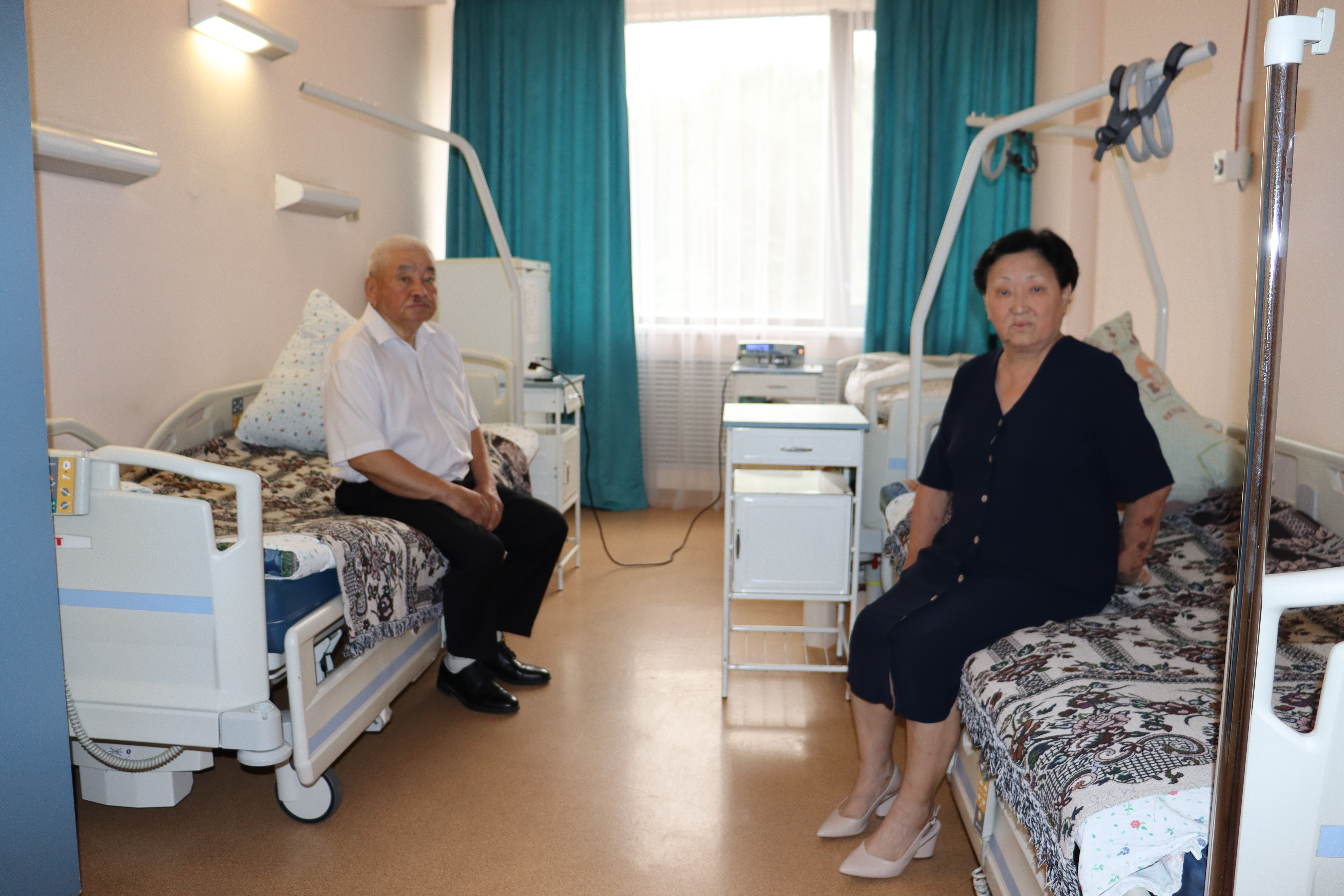 الماتىلىق دارىگەرلەر بىرگە ينفاركت العان ەرلى-زايىپتىلاردى قۇتقارىپ قالدى