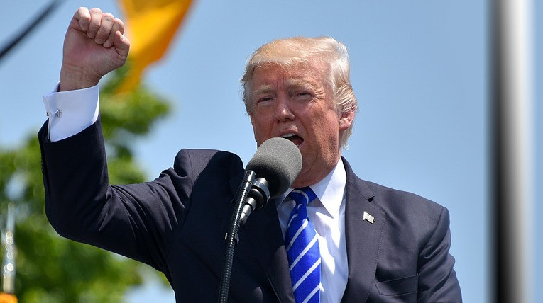 بريكس-ءتى قولدايتىن ەلدەرگە قوسىمشا 10% تاريف ەنگىزىلەدى