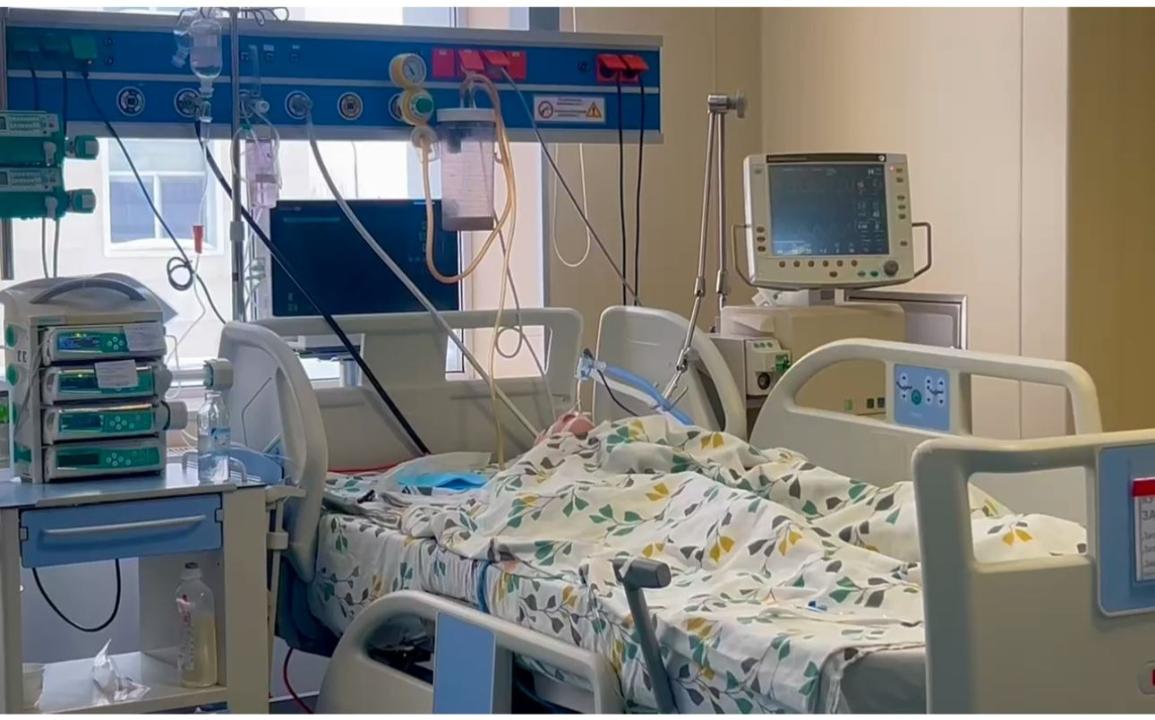 استانادا ءبىر كۇندە 4 بالا تەرەزەدەن قۇلاپ, ەكەۋى قازا تاپتى