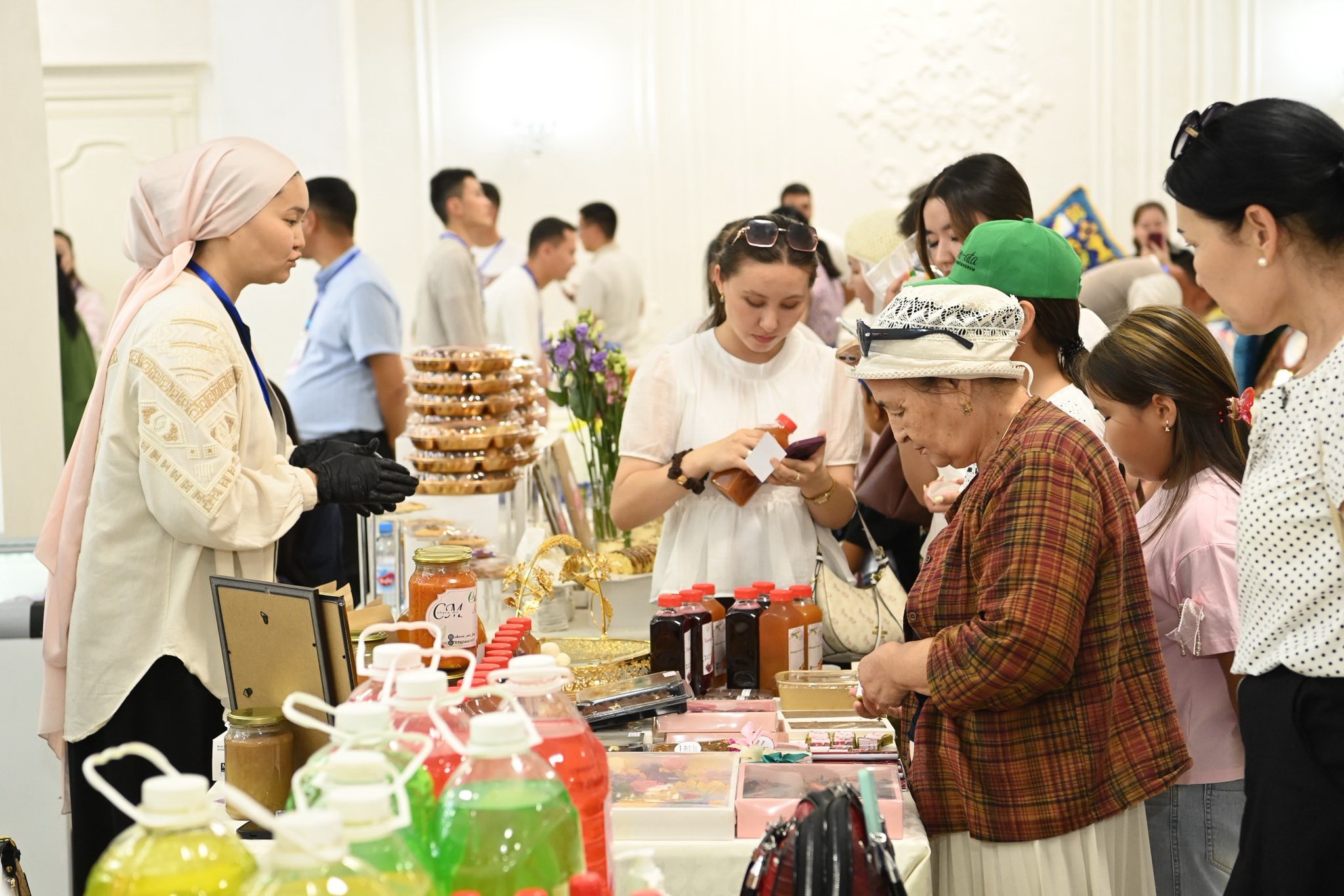 ۇزدىك تاۋار وندىرۋشىلەر باس قوستى