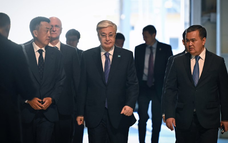 پرەزيدەنت ەلورداداعى ءۇشىنشى جەو-نىڭ قىزمەتىمەن تانىستى