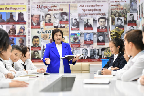 «ۇزدىك پەداگوگكە» 3,9 ميلليون تەڭگە بەرىلەدى