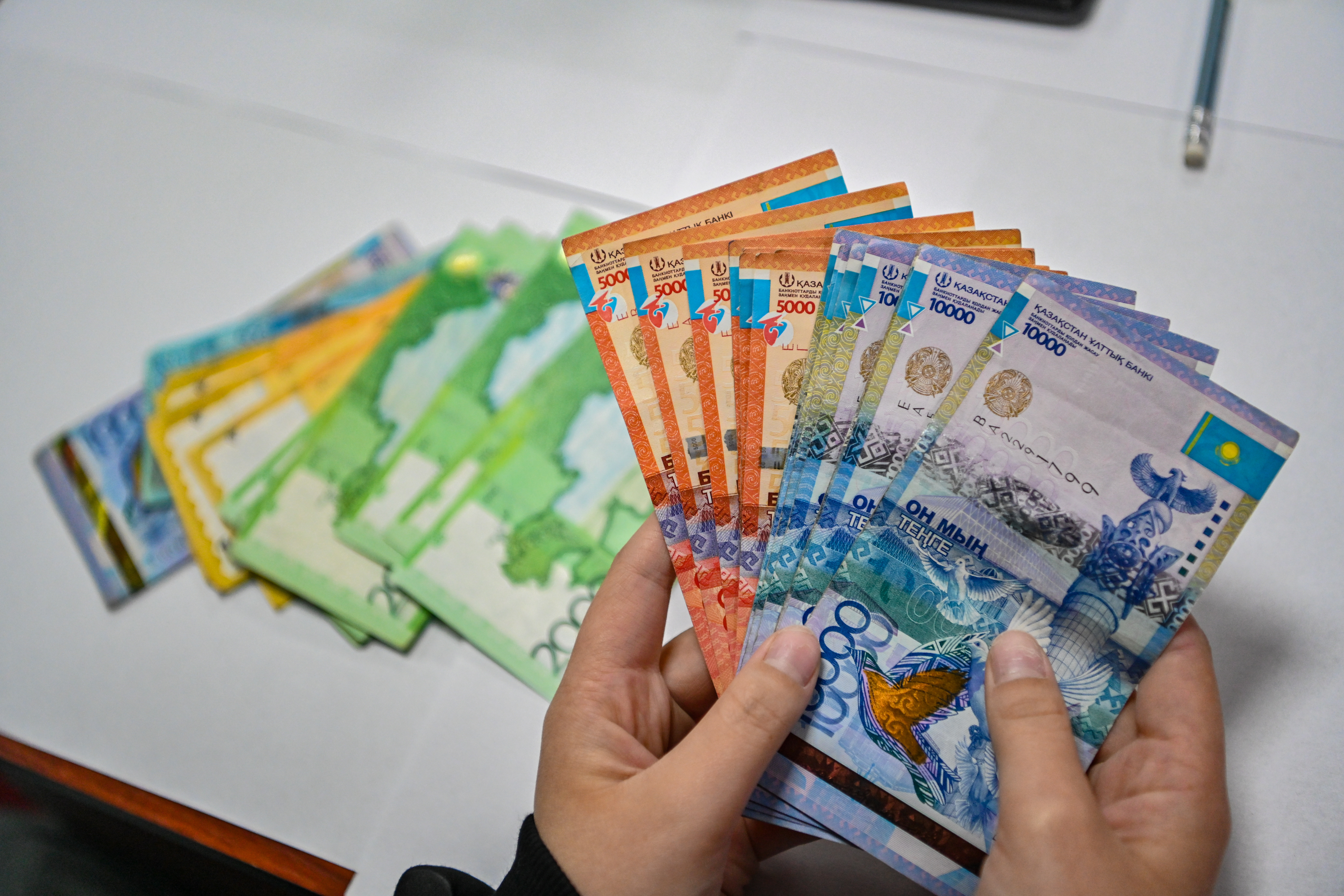 شىمكەنتتە تەاتر باسشىسى ءىرى كولەمدە قارجى جىمقىرعان