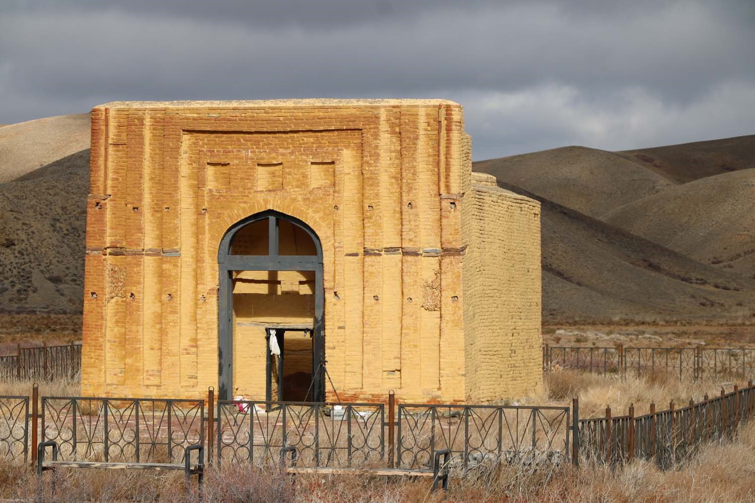 اياققامىر مازارى