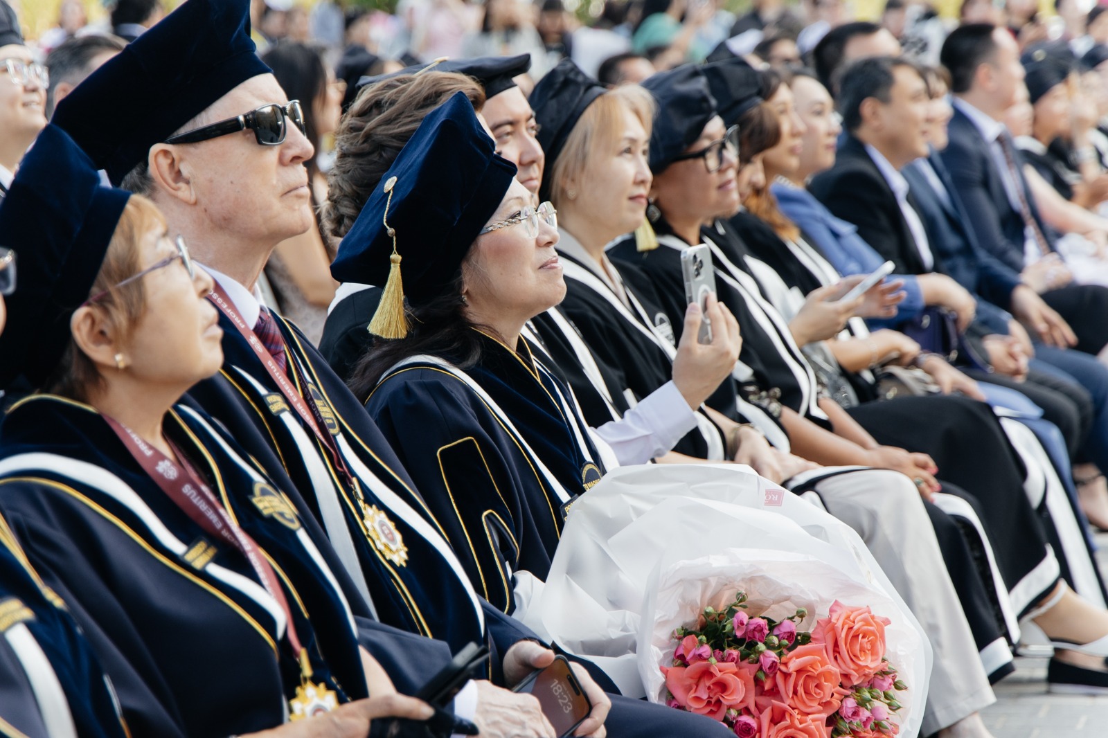 Maqsut Narikbayev University تۇلەكتەرىنە ديپلوم تابىستالدى