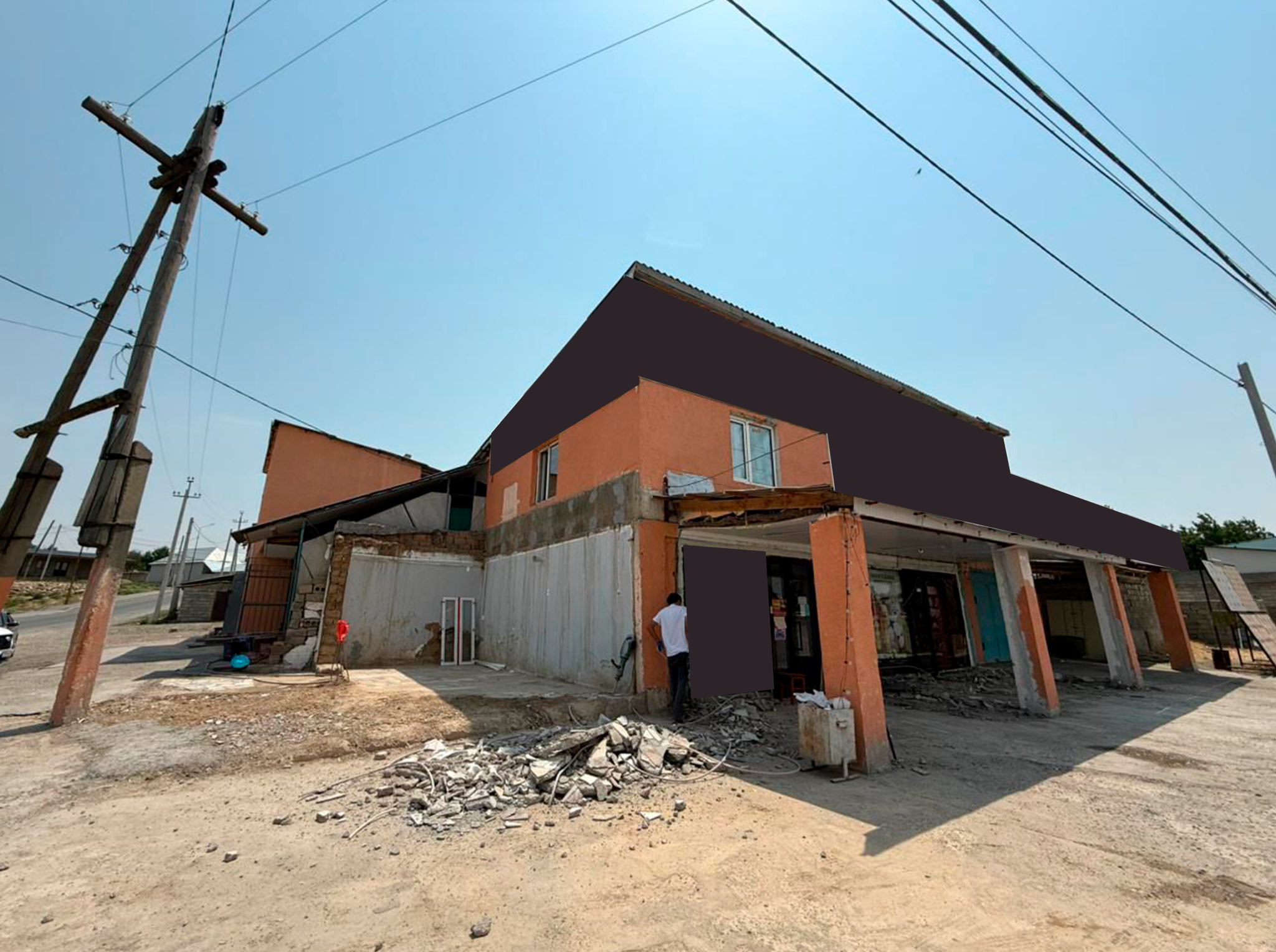 شىمكەنتتە زاڭسىز سالىنعان نىسان بۇزىلدى