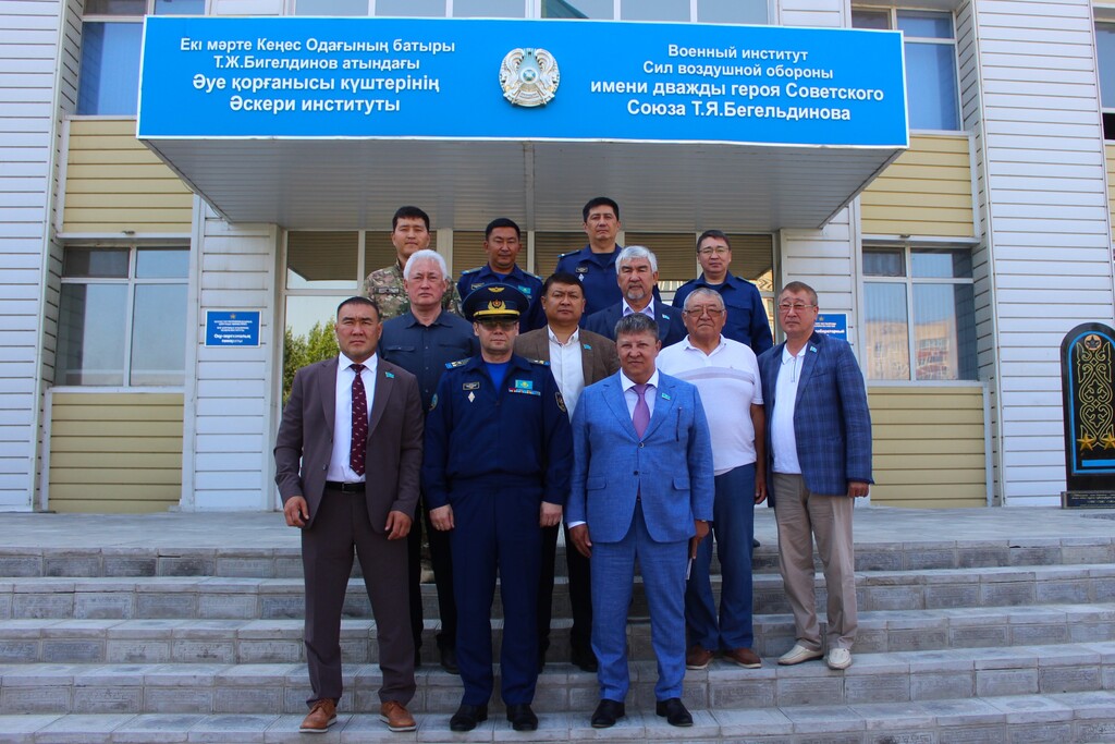 اسكەري بىلىمگە – ەلدىك كوزقاراس