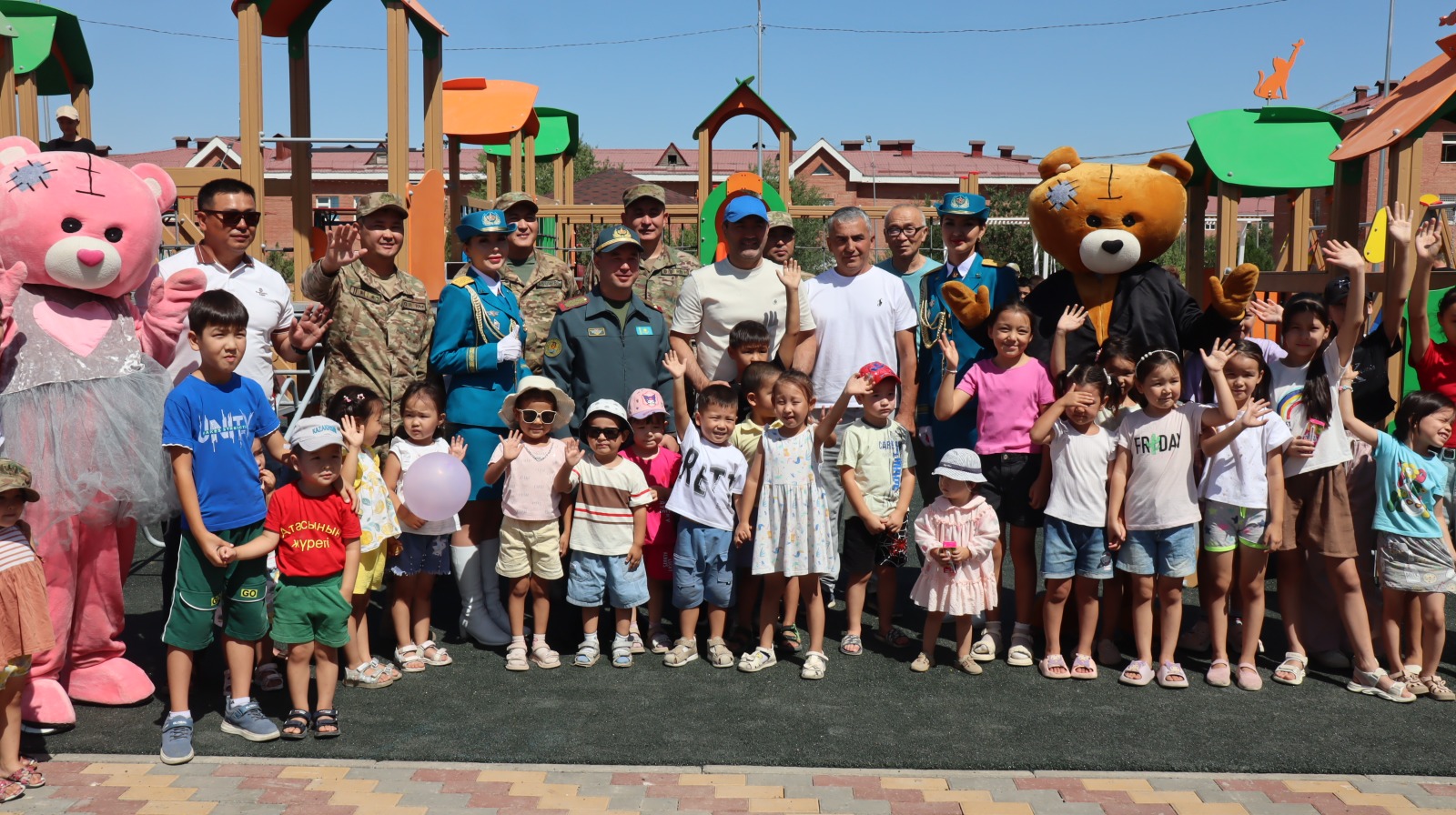 شىمكەنت گارنيزونىنىڭ اسكەري قالاشىعىندا بالالار الاڭى اشىلدى