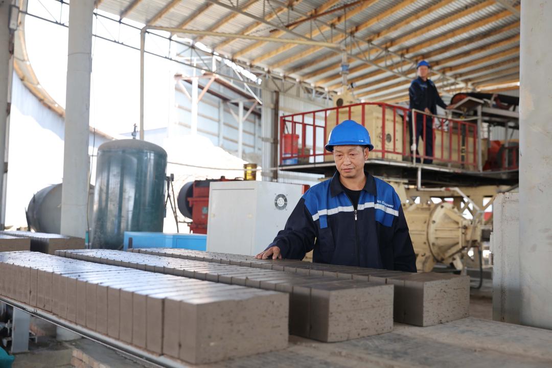 زاماناۋي كىرپىش زاۋىتى  ىسكە قوسىلدى