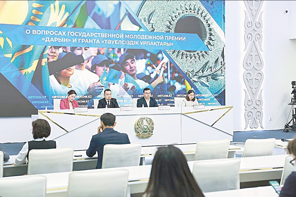 جاستاردى قولداۋ جالعاسا بەرەدى