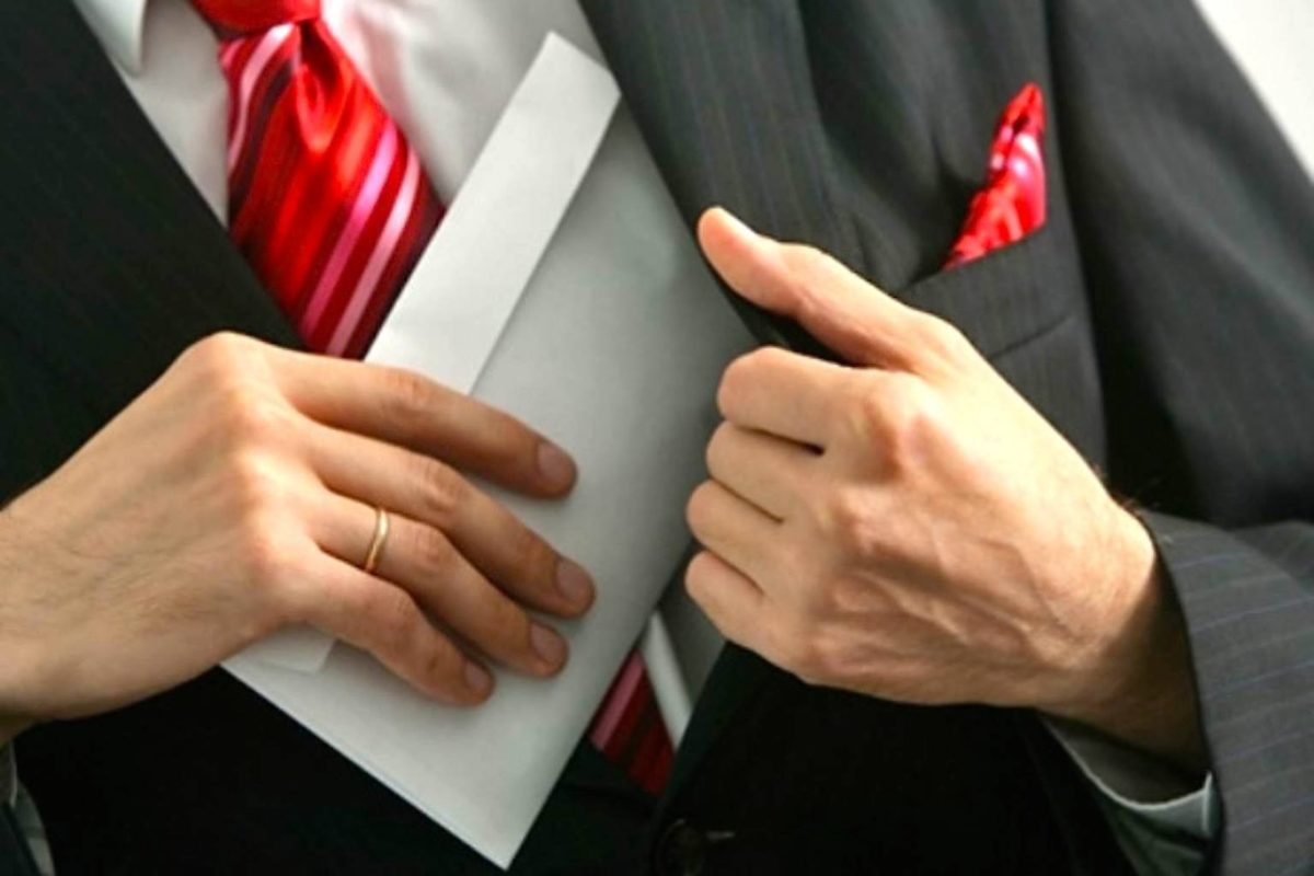 شىمكەنت جاستار تەاترىنىڭ ديرەكتورى بيۋدجەت قارجىسىن جىمقىرعان