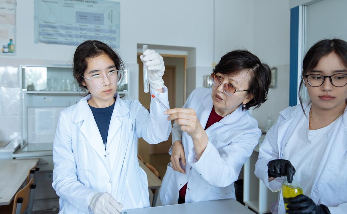 مەديتسينالىق كوللەدجدەردى بيىل 29 مىڭعا جۋىق تۇلەك تامامداعان