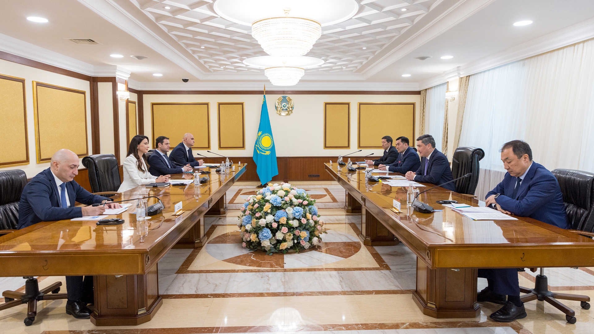 ولجاس بەكتەنوۆ گرۋزيانىڭ ەكونوميكا ءمينيسترى ماريام كۆريۆيشۆيليمەن ساۋدا-ەكونوميكالىق ىنتىماقتاستىقتى نىعايتۋ ماسەلەسن تالقىلادى