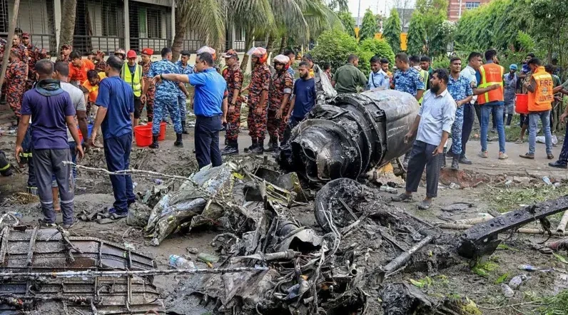 بانگلادەشتە اسكەري ۇشاق مەكتەپ عيماراتىنا قۇلاعان