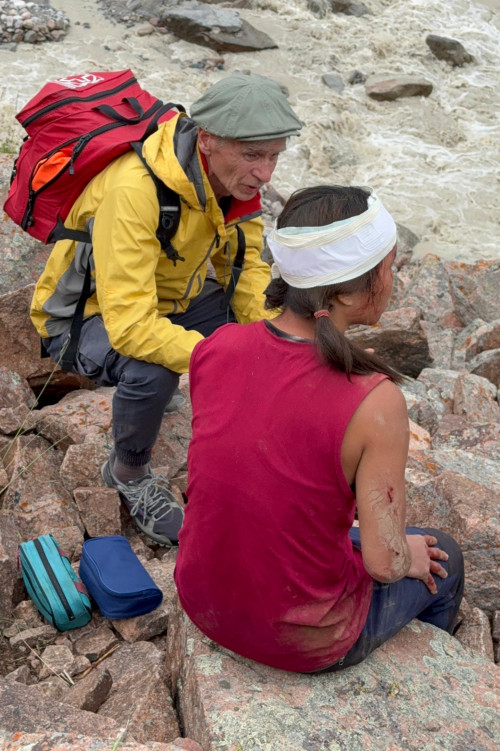 الماتىلىق دارىگەر سينگاپۋردان كەلگەن ءالپينيستى قۇتقارىپ قالدى