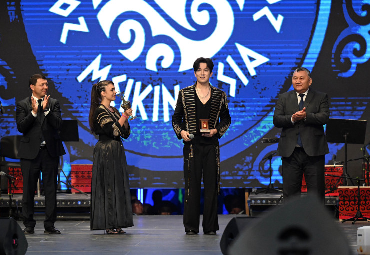 ديماش قۇدايبەرگەنگە قىرعىزستاننىڭ حالىق ءارتىسى اتاعى بەرىلدى