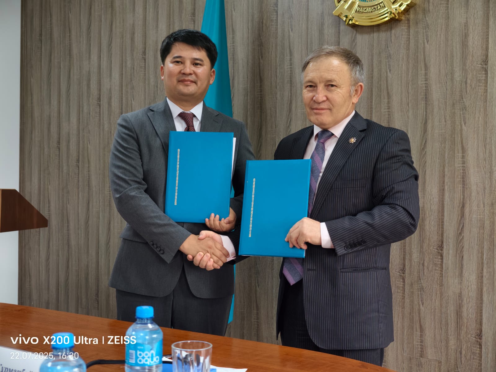 قازاق ءتىلىنىڭ مارتەبەسى تالقىلاندى