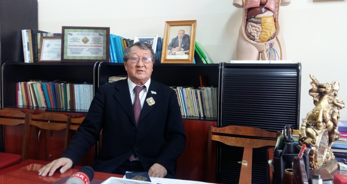 العىس ارقالاعان «التىن قولدى» دارىگەر ەدى