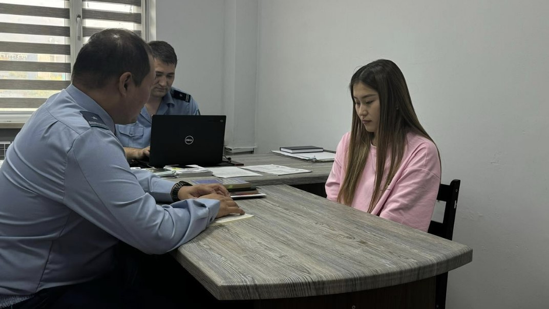 پوليتسيا قىتايدان ورالعان ازاماتپەن پروفيلاكتيكالىق اڭگىمە وتكىزدى