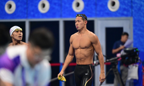 ادىلبەك مۋسين جۇزۋدەن الەم چەمپيوناتىندا ەل رەكوردىن جاڭارتتى