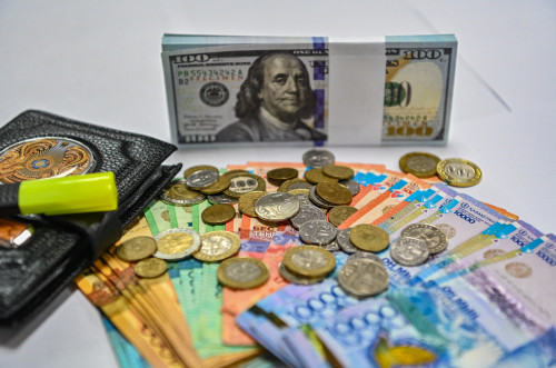 تەڭگە ءبىر كۇن ىشىندە 3,5 تەڭگەگە نىعايدى