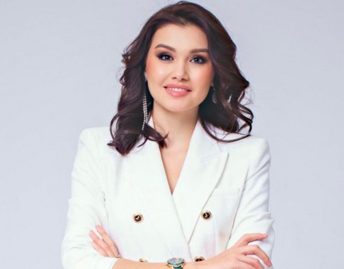 مەملەكەت باسشىسى وپەرا ءانشىسى ايگەرىم التىنبەكتى قۇتتىقتادى