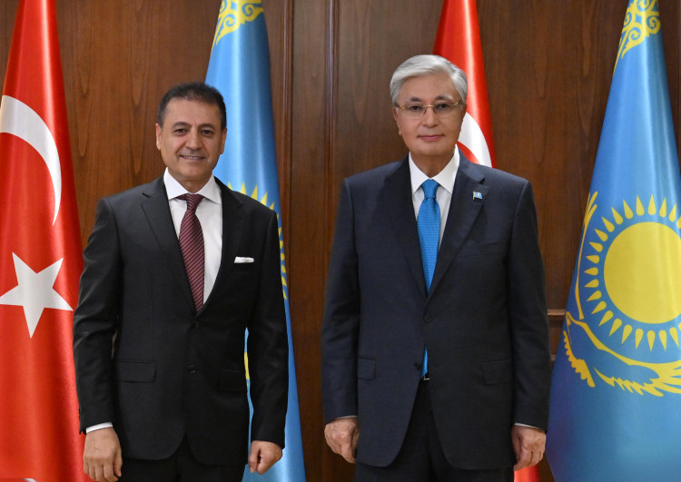 مەملەكەت باسشىسى Orzax Group باسقارما توراعاسىن قابىلدادى