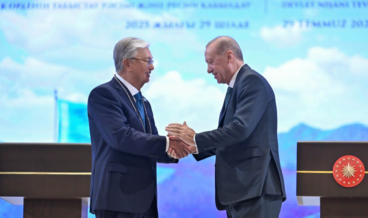 قاسىم-جومارت توقاەۆ تۇركيانىڭ ەڭ جوعارى – «Devlet Nişanı» وردەنىمەن ماراپاتتالدى